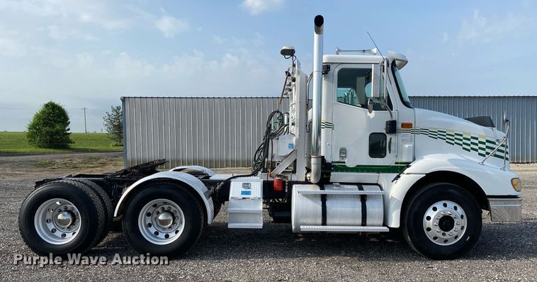 image for item KB9435 2000 International 9200i  semi truck