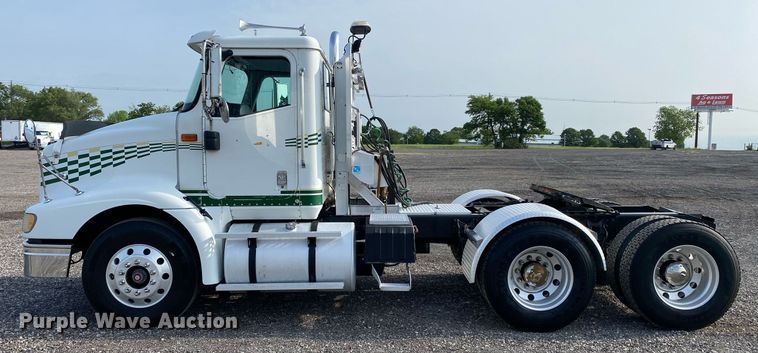 image for item KB9435 2000 International 9200i  semi truck