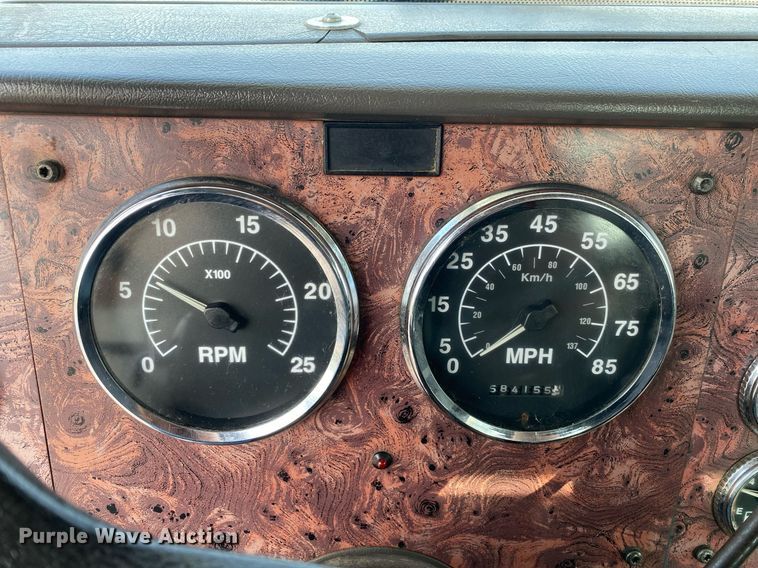 image for item KB9435 2000 International 9200i  semi truck