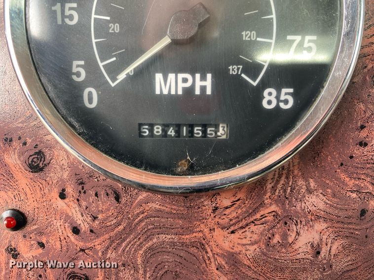 image for item KB9435 2000 International 9200i  semi truck