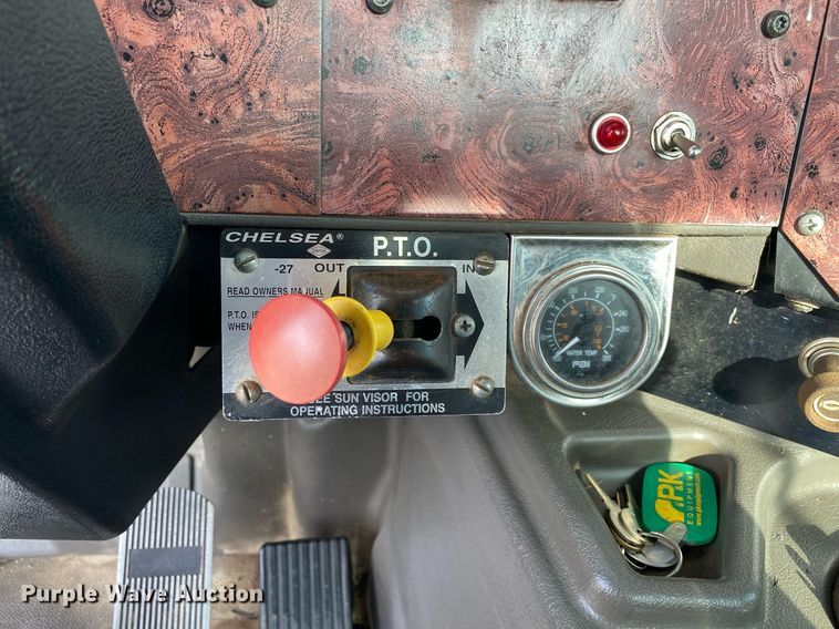 image for item KB9435 2000 International 9200i  semi truck