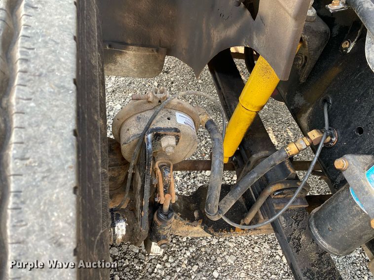 image for item KB9435 2000 International 9200i  semi truck