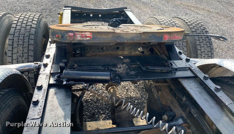 image for item KB9435 2000 International 9200i  semi truck