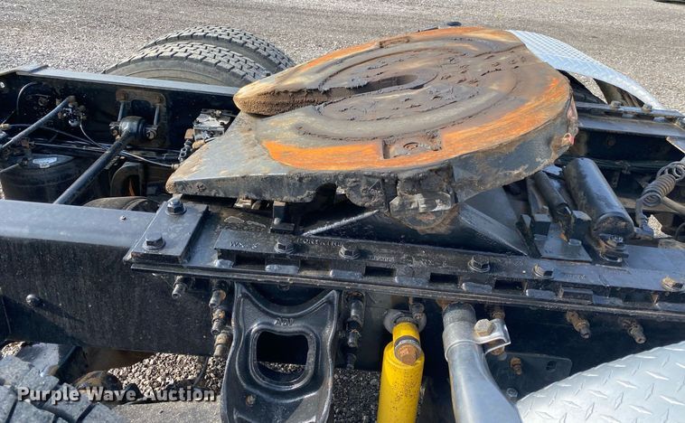 image for item KB9435 2000 International 9200i  semi truck