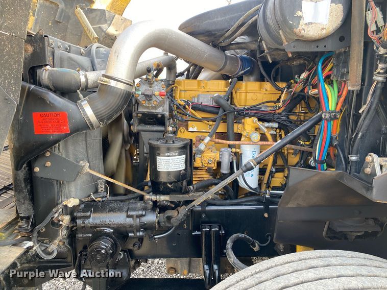 image for item KB9435 2000 International 9200i  semi truck