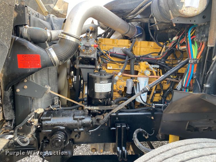 image for item KB9435 2000 International 9200i  semi truck