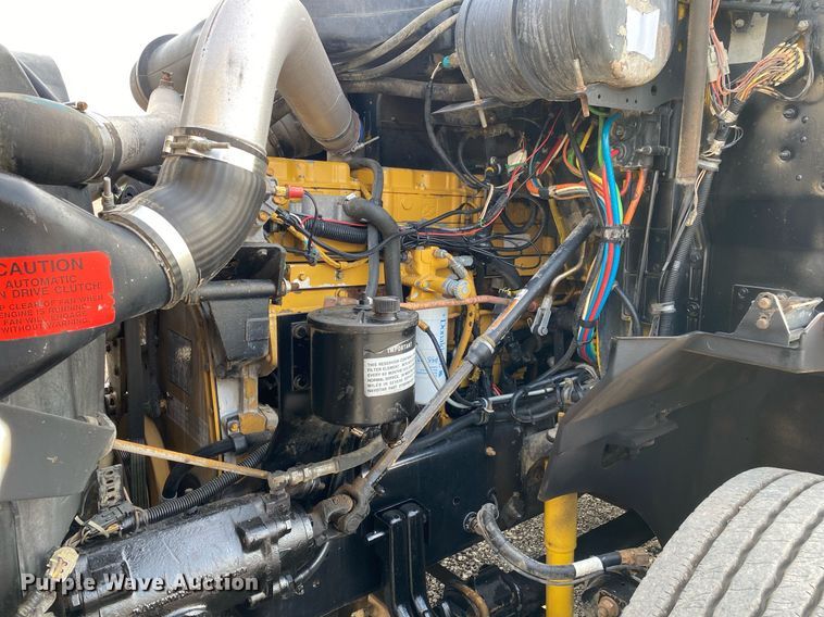 image for item KB9435 2000 International 9200i  semi truck