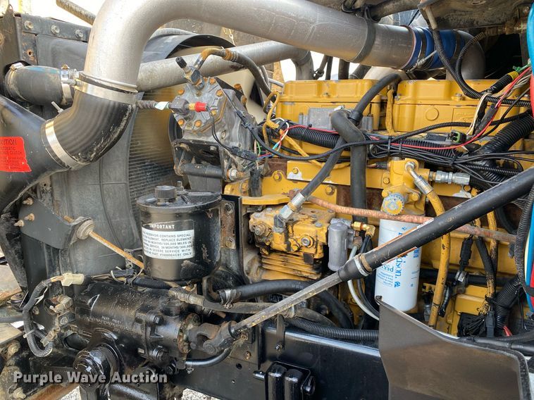 image for item KB9435 2000 International 9200i  semi truck