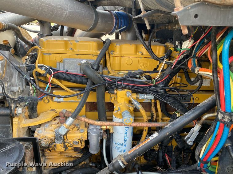 image for item KB9435 2000 International 9200i  semi truck