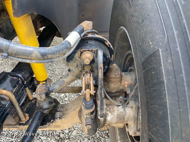 image for item KB9435 2000 International 9200i  semi truck