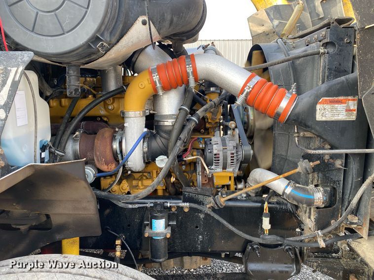 image for item KB9435 2000 International 9200i  semi truck