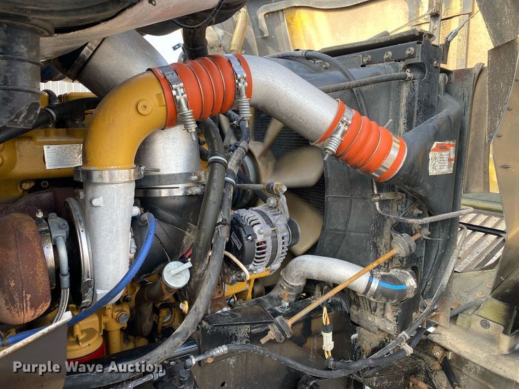 image for item KB9435 2000 International 9200i  semi truck