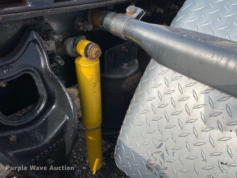 image for item KB9435 2000 International 9200i  semi truck