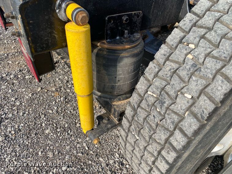 image for item KB9435 2000 International 9200i  semi truck