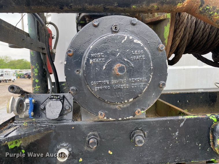 image for item KB9437 2003 Mack RD688S  winch truck