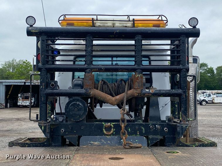 image for item KB9437 2003 Mack RD688S  winch truck