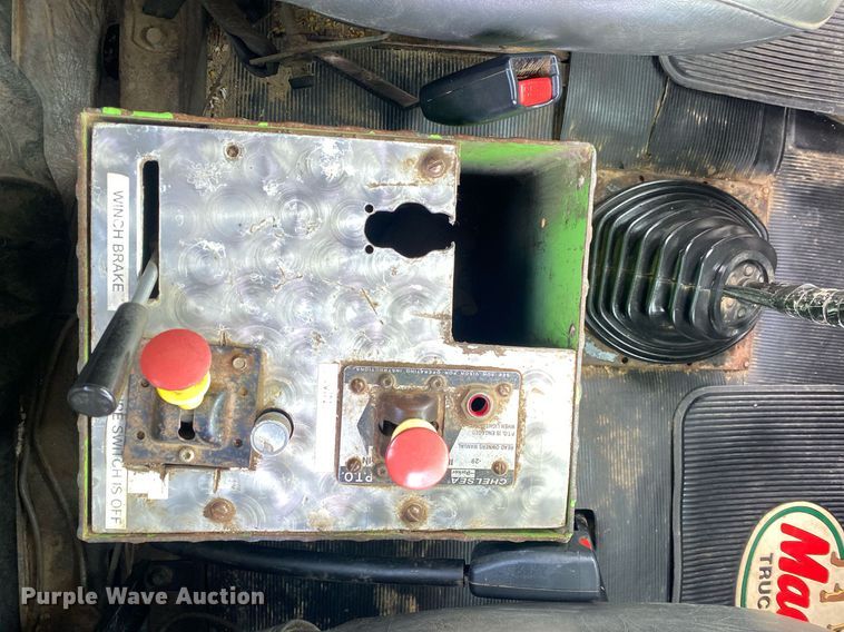 image for item KB9437 2003 Mack RD688S  winch truck