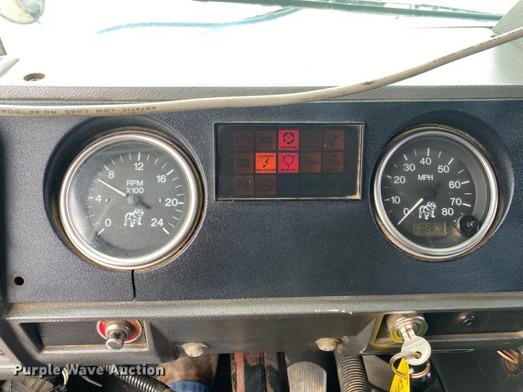 image for item KB9437 2003 Mack RD688S  winch truck