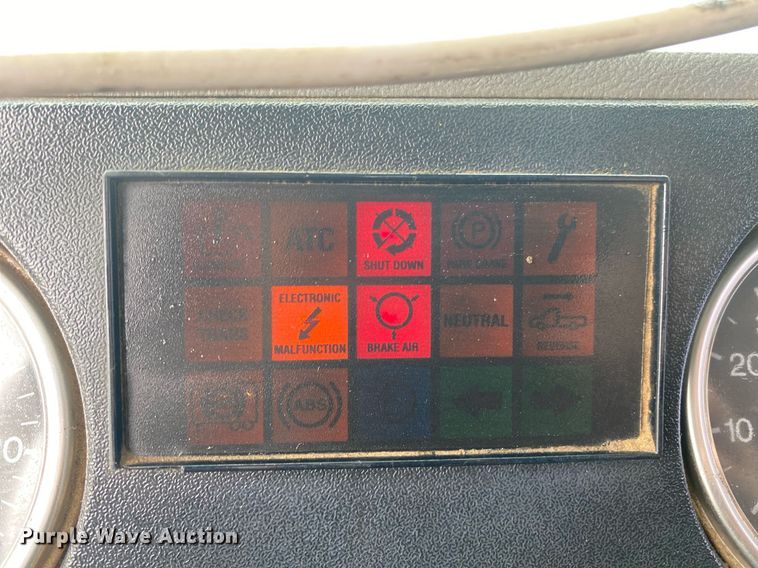 image for item KB9437 2003 Mack RD688S  winch truck