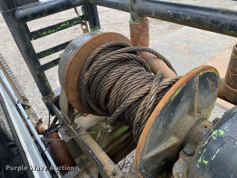 image for item KB9437 2003 Mack RD688S  winch truck