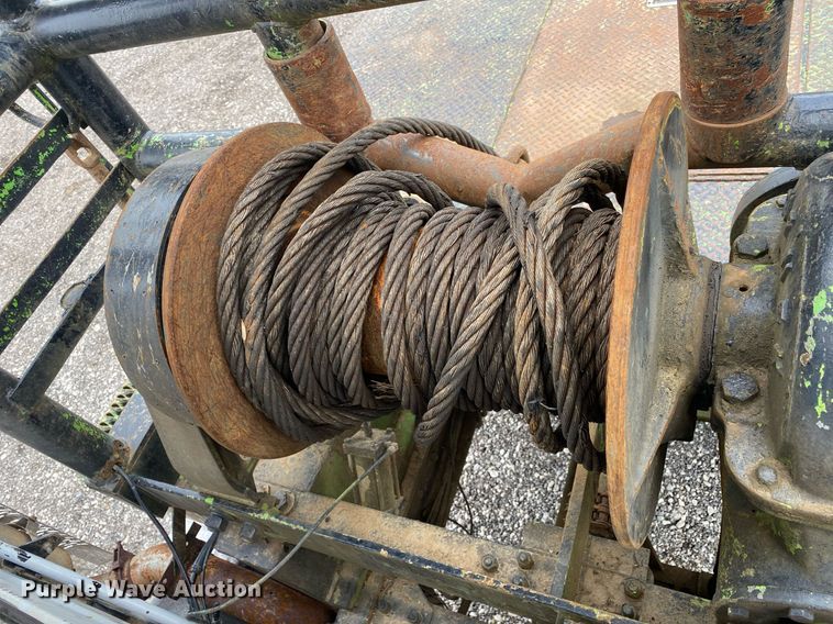 image for item KB9437 2003 Mack RD688S  winch truck