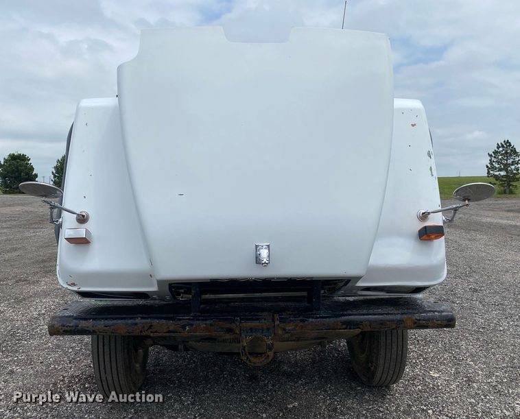 image for item KB9437 2003 Mack RD688S  winch truck