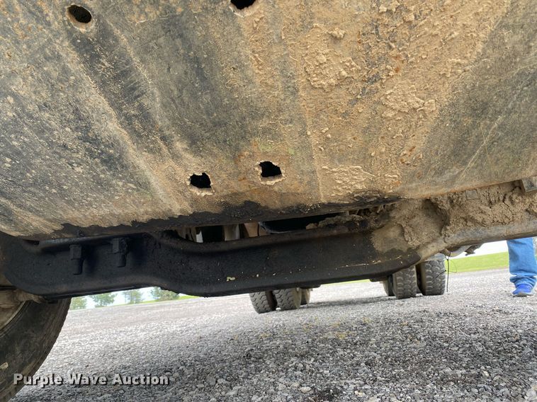 image for item KB9437 2003 Mack RD688S  winch truck