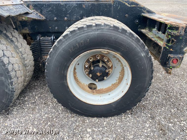 image for item KB9437 2003 Mack RD688S  winch truck