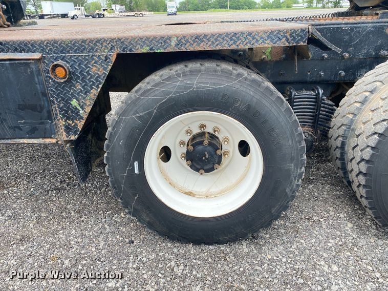 image for item KB9437 2003 Mack RD688S  winch truck