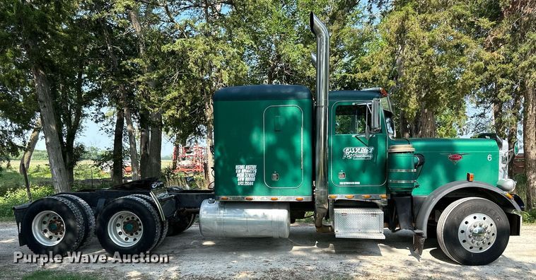 image for item KL9013 1981 Peterbilt 359  semi truck
