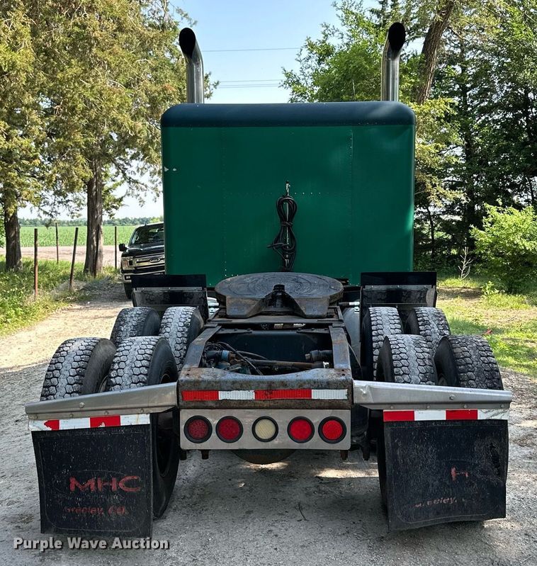 image for item KL9013 1981 Peterbilt 359  semi truck