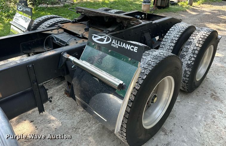 image for item KL9013 1981 Peterbilt 359  semi truck