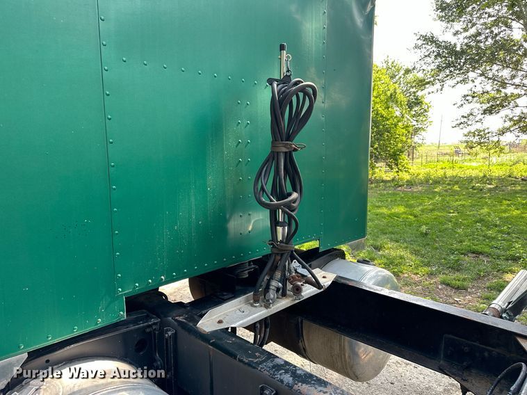 image for item KL9013 1981 Peterbilt 359  semi truck