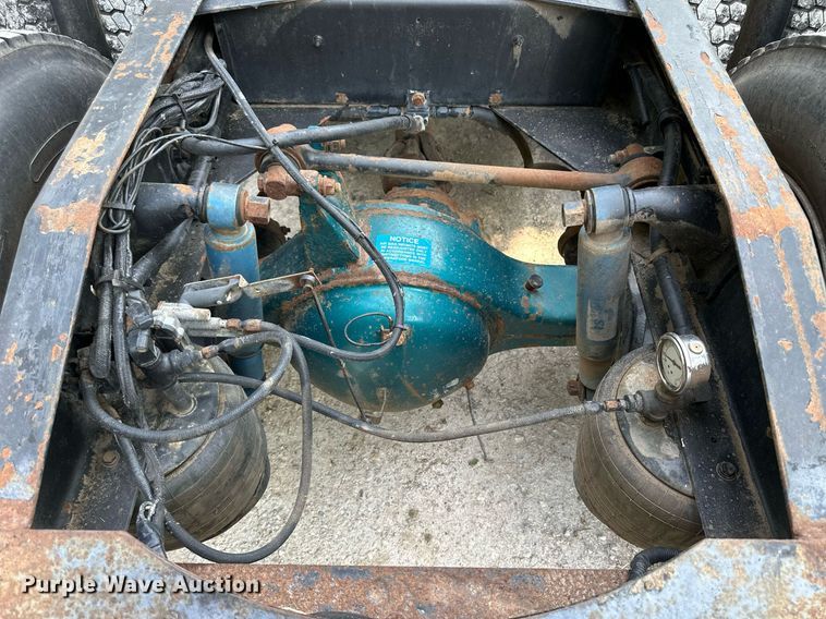 image for item KL9013 1981 Peterbilt 359  semi truck