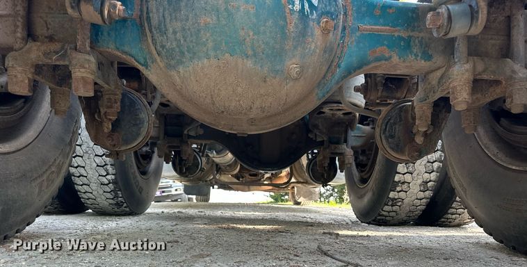 image for item KL9013 1981 Peterbilt 359  semi truck