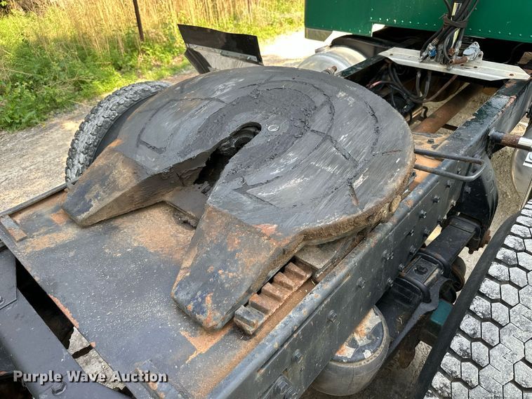 image for item KL9013 1981 Peterbilt 359  semi truck