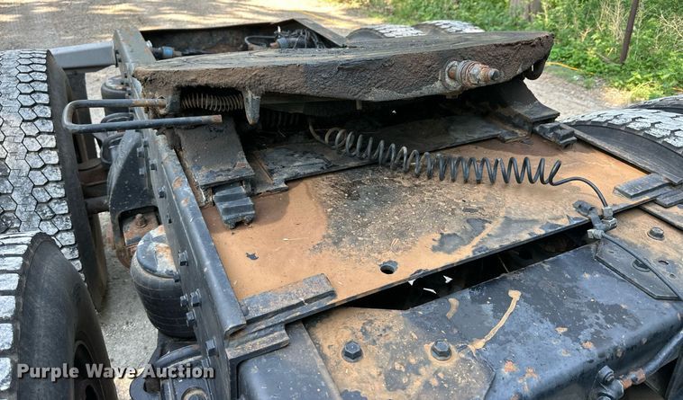 image for item KL9013 1981 Peterbilt 359  semi truck