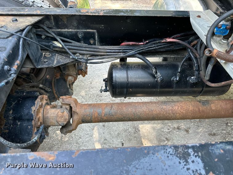 image for item KL9013 1981 Peterbilt 359  semi truck