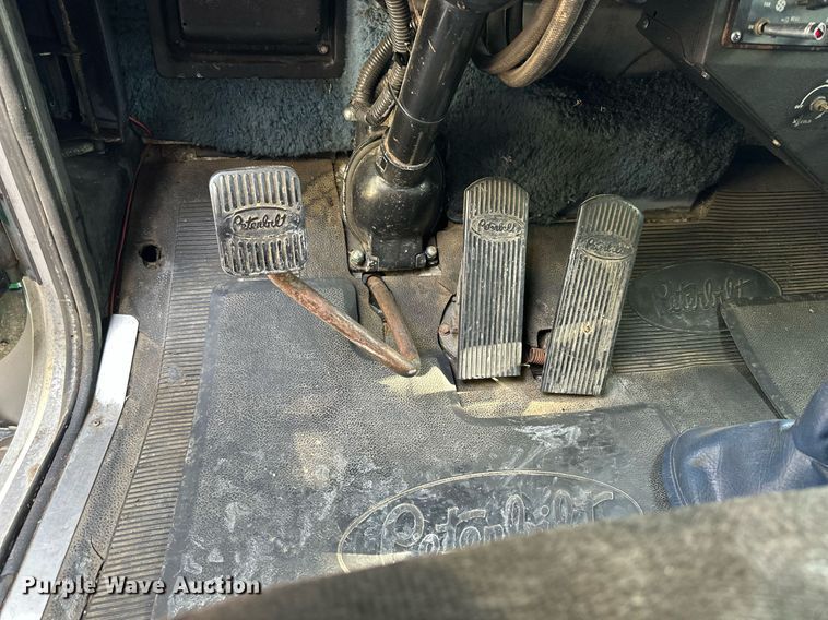 image for item KL9013 1981 Peterbilt 359  semi truck