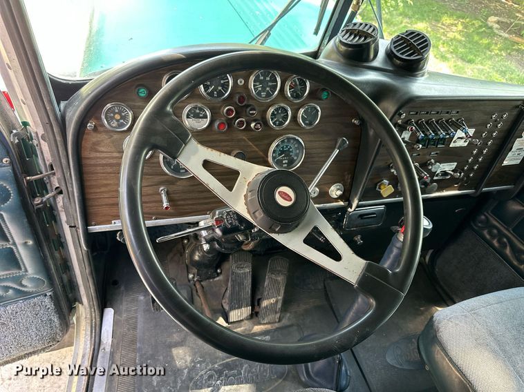 image for item KL9013 1981 Peterbilt 359  semi truck