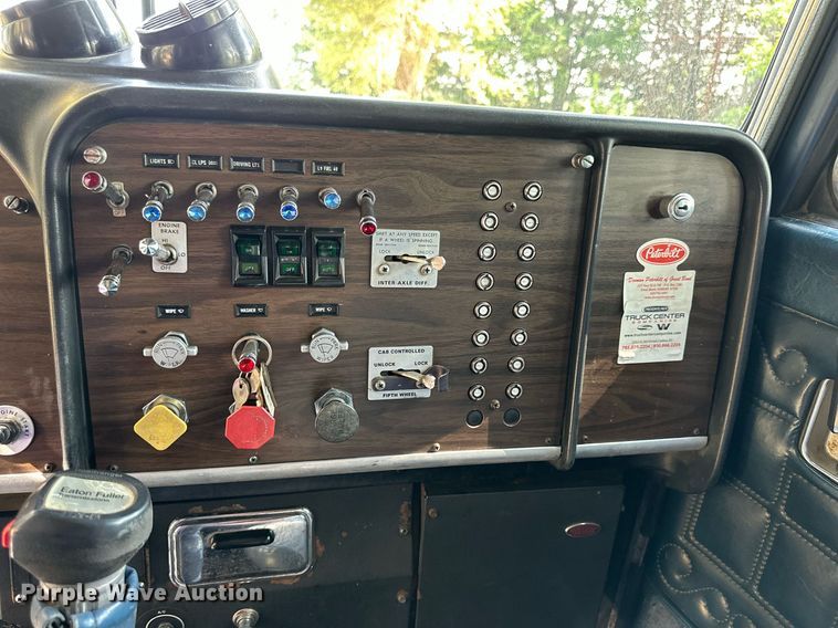 image for item KL9013 1981 Peterbilt 359  semi truck