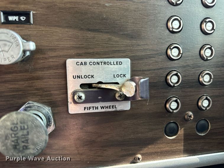 image for item KL9013 1981 Peterbilt 359  semi truck