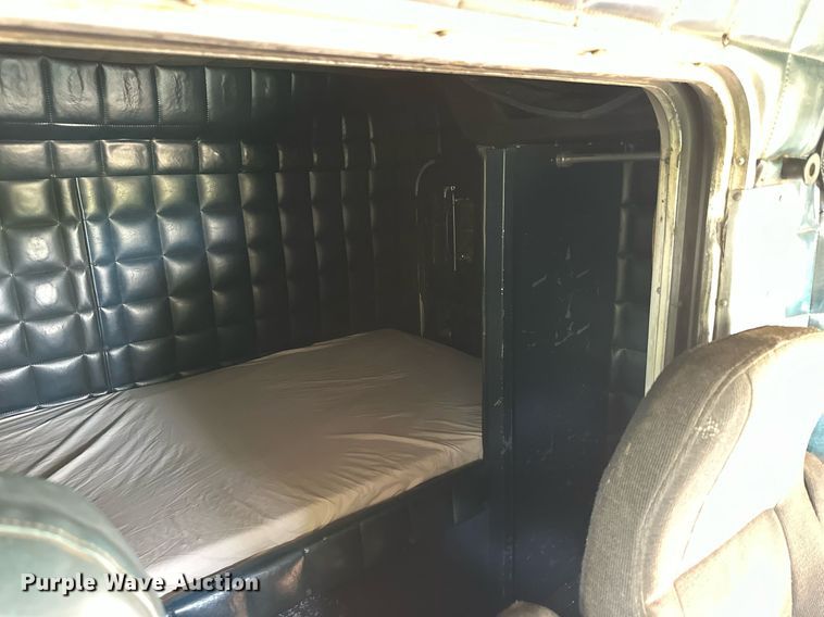 image for item KL9013 1981 Peterbilt 359  semi truck