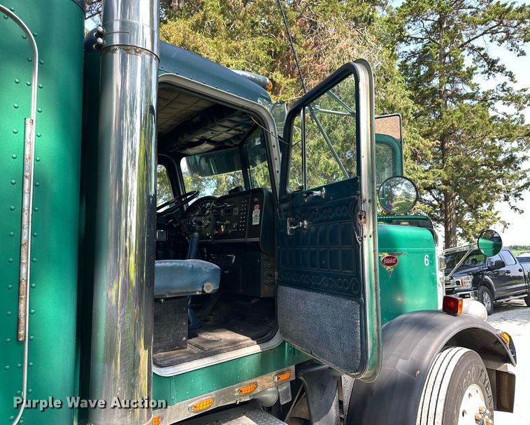 image for item KL9013 1981 Peterbilt 359  semi truck