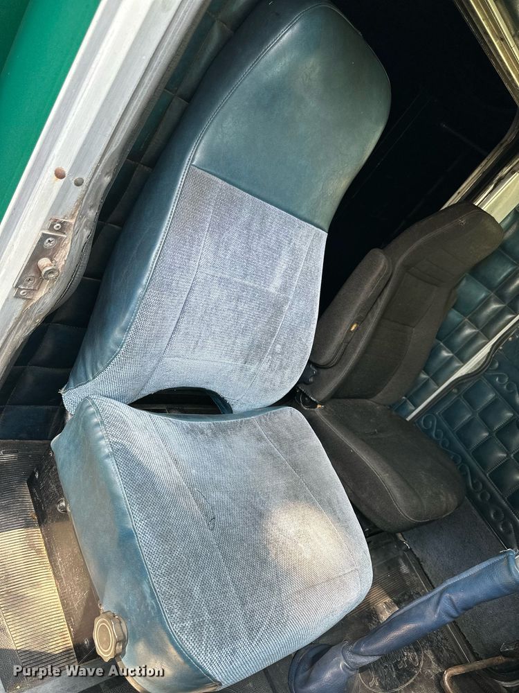 image for item KL9013 1981 Peterbilt 359  semi truck