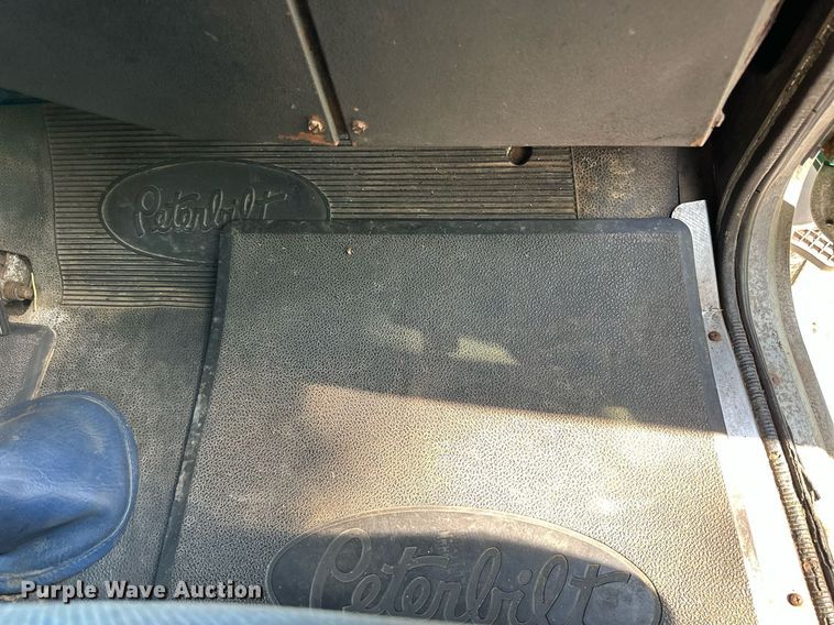 image for item KL9013 1981 Peterbilt 359  semi truck