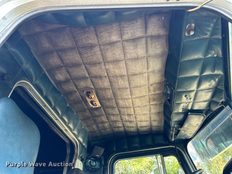 image for item KL9013 1981 Peterbilt 359  semi truck