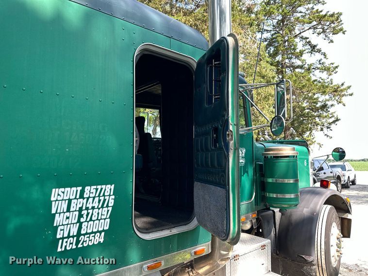 image for item KL9013 1981 Peterbilt 359  semi truck