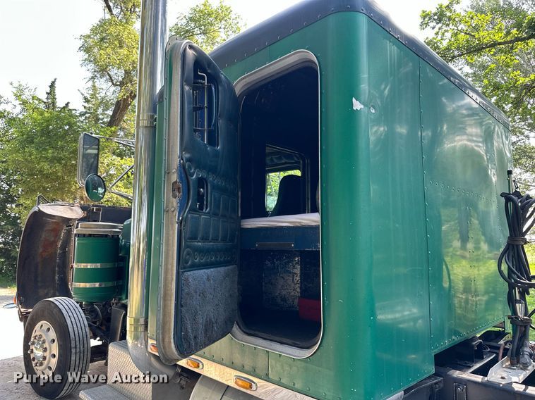 image for item KL9013 1981 Peterbilt 359  semi truck