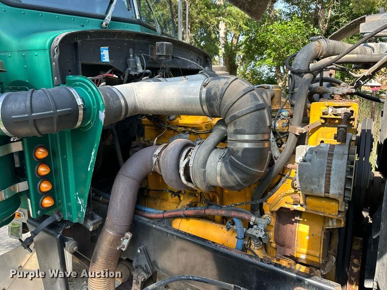 image for item KL9013 1981 Peterbilt 359  semi truck